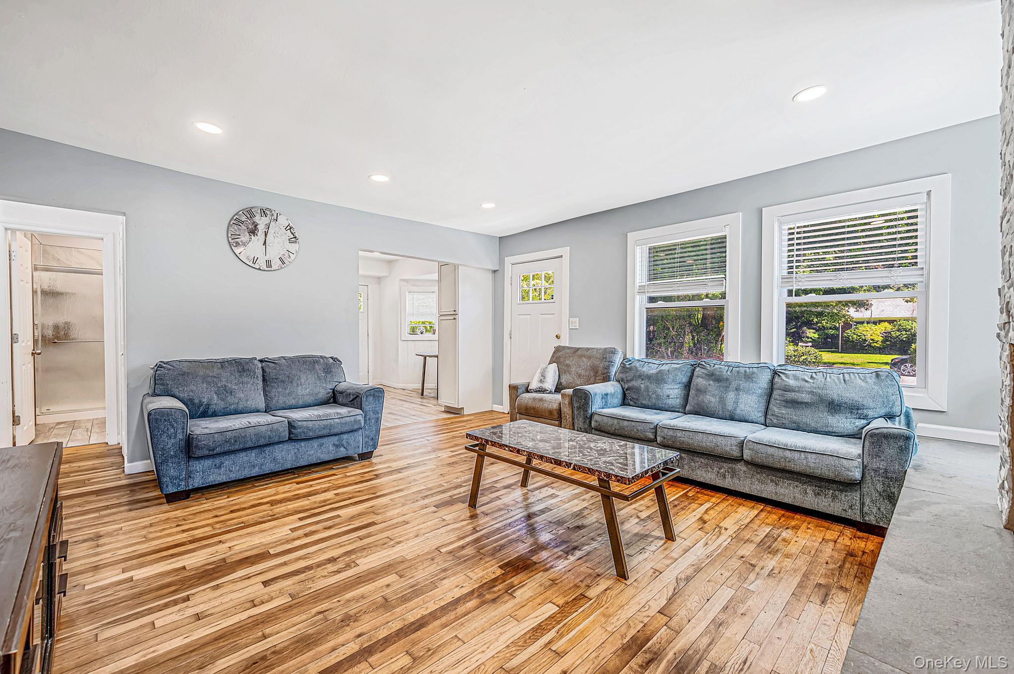 Single Family Sunny Road Suffolk County, NY 11780, MLS-1041719-10