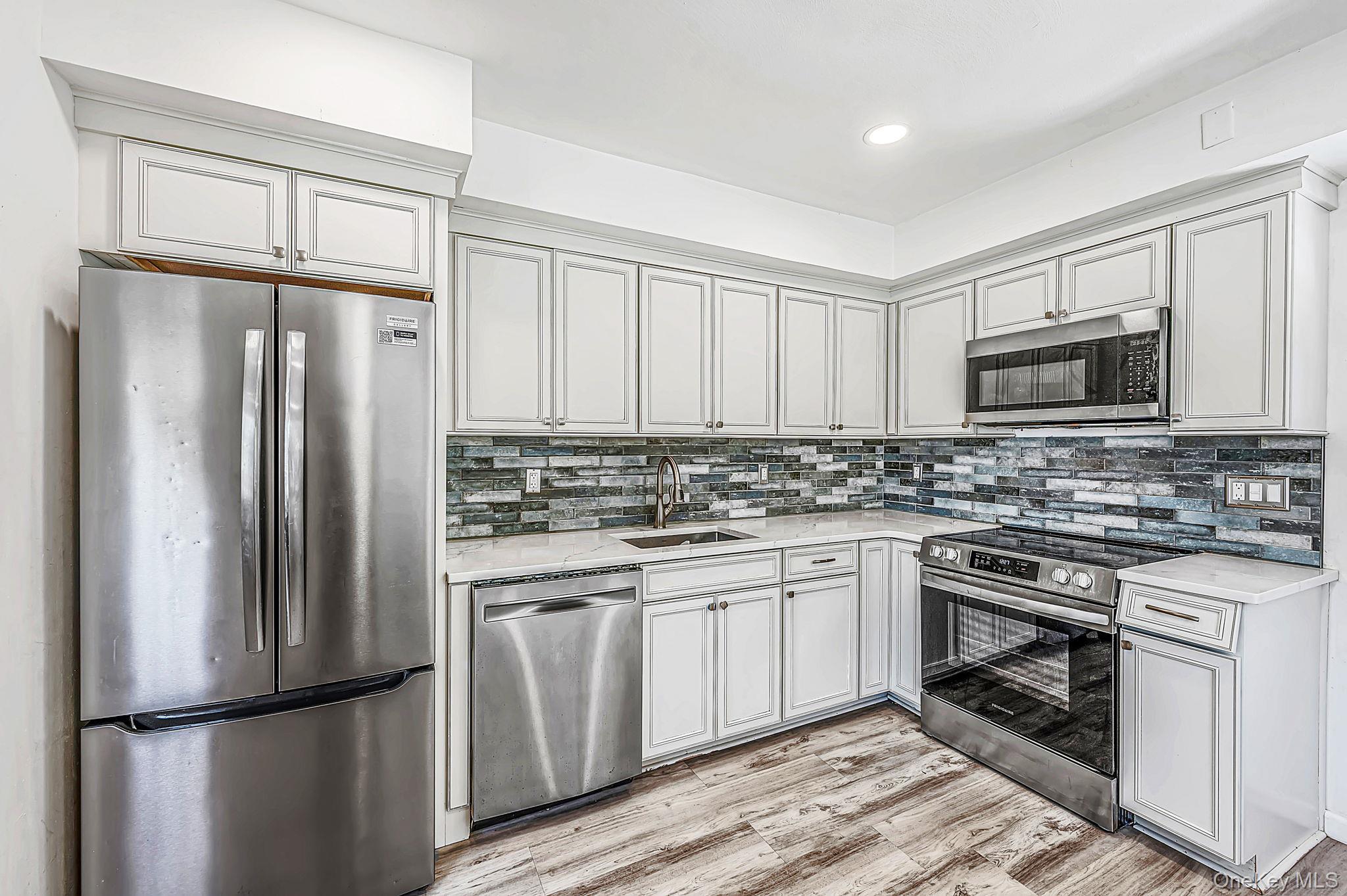 Single Family Sunny Road Suffolk County, NY 11780, MLS-1041719-11