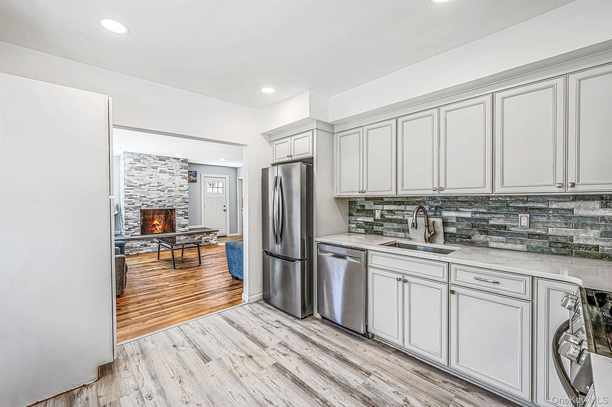 Single Family Sunny Road Suffolk County, NY 11780, MLS-1041719-13