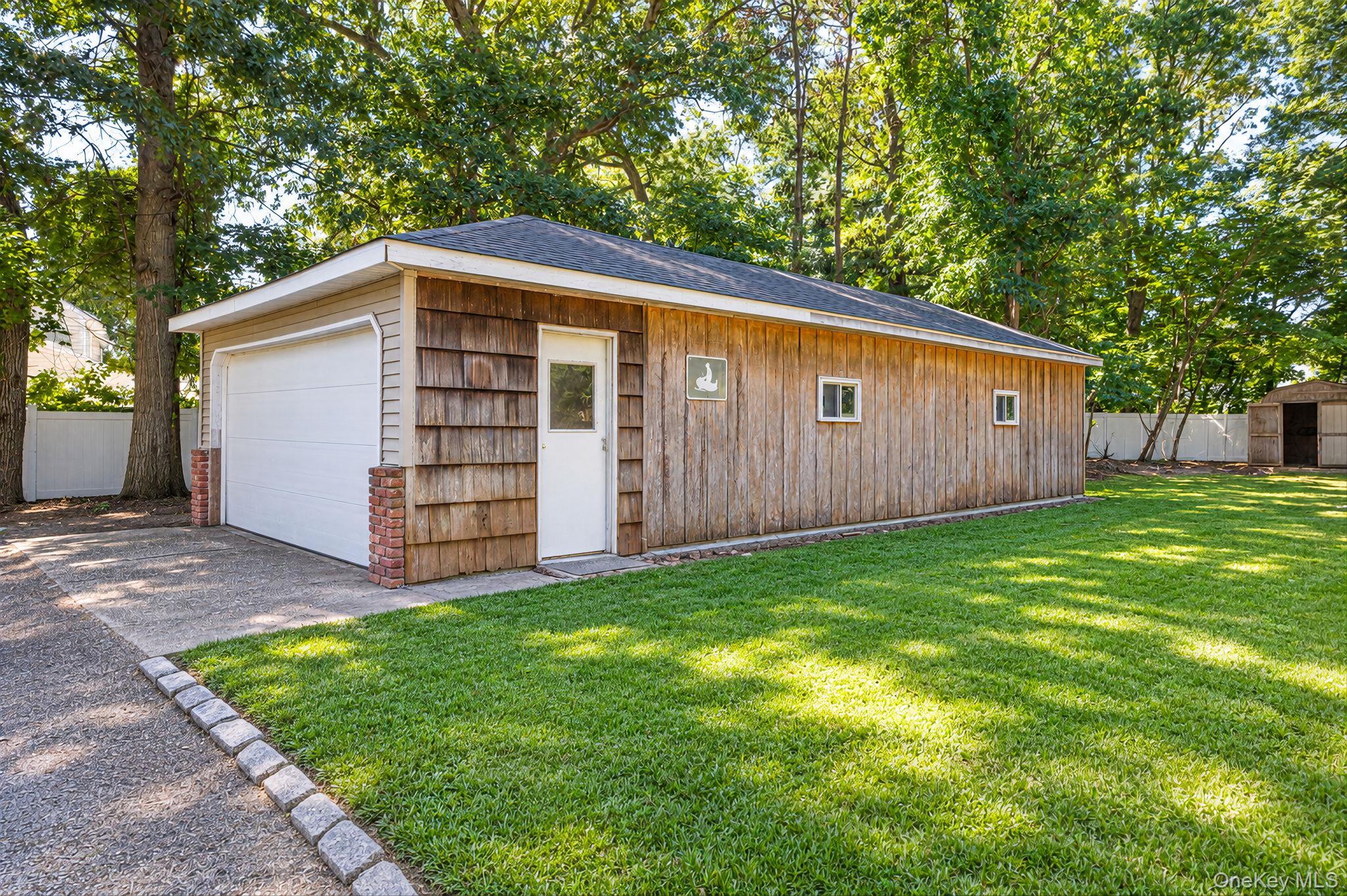 Single Family Sunny Road Suffolk County, NY 11780, MLS-1041719-5