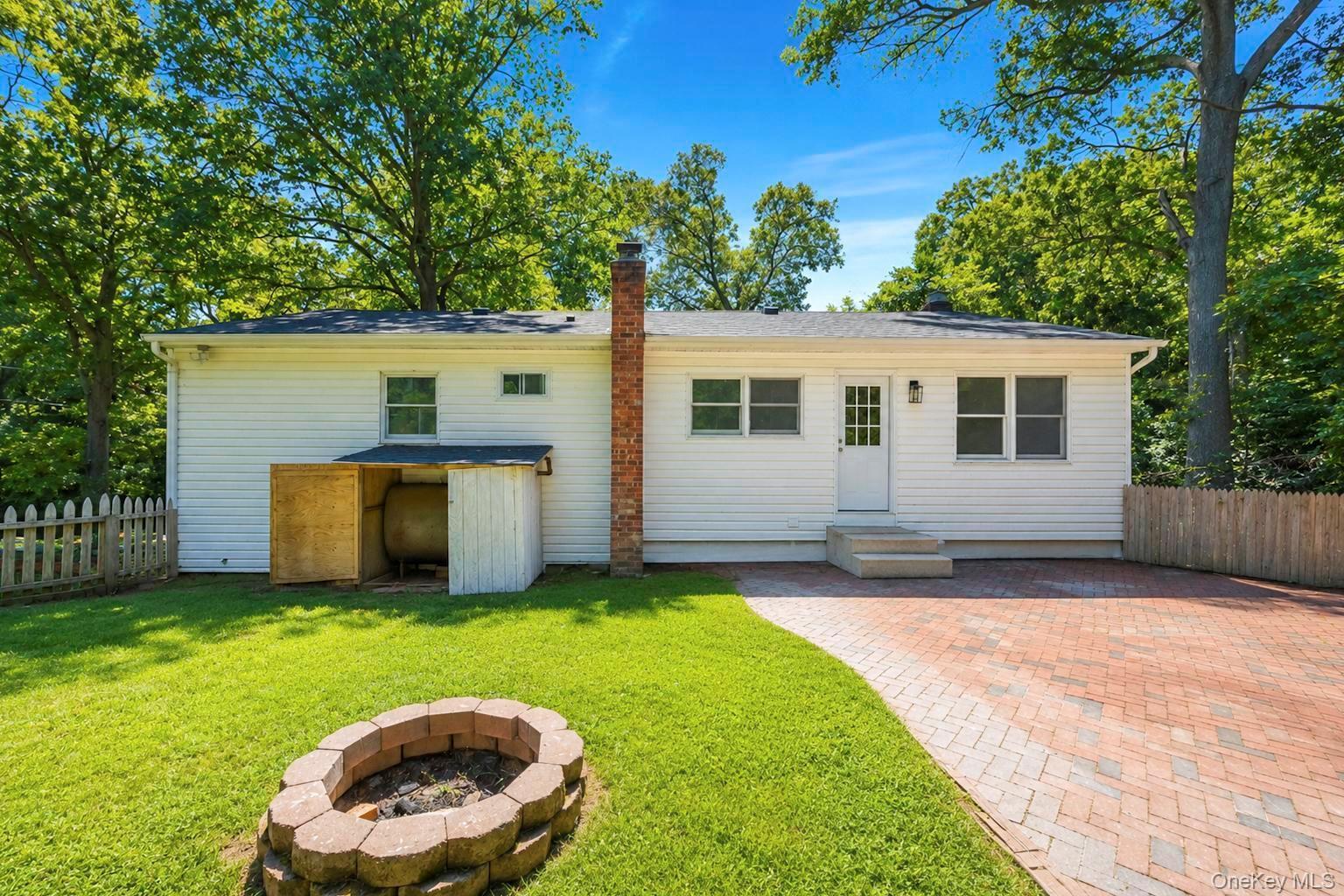 Single Family Noahs Path  Suffolk County, NY 11778, MLS-1041752-27