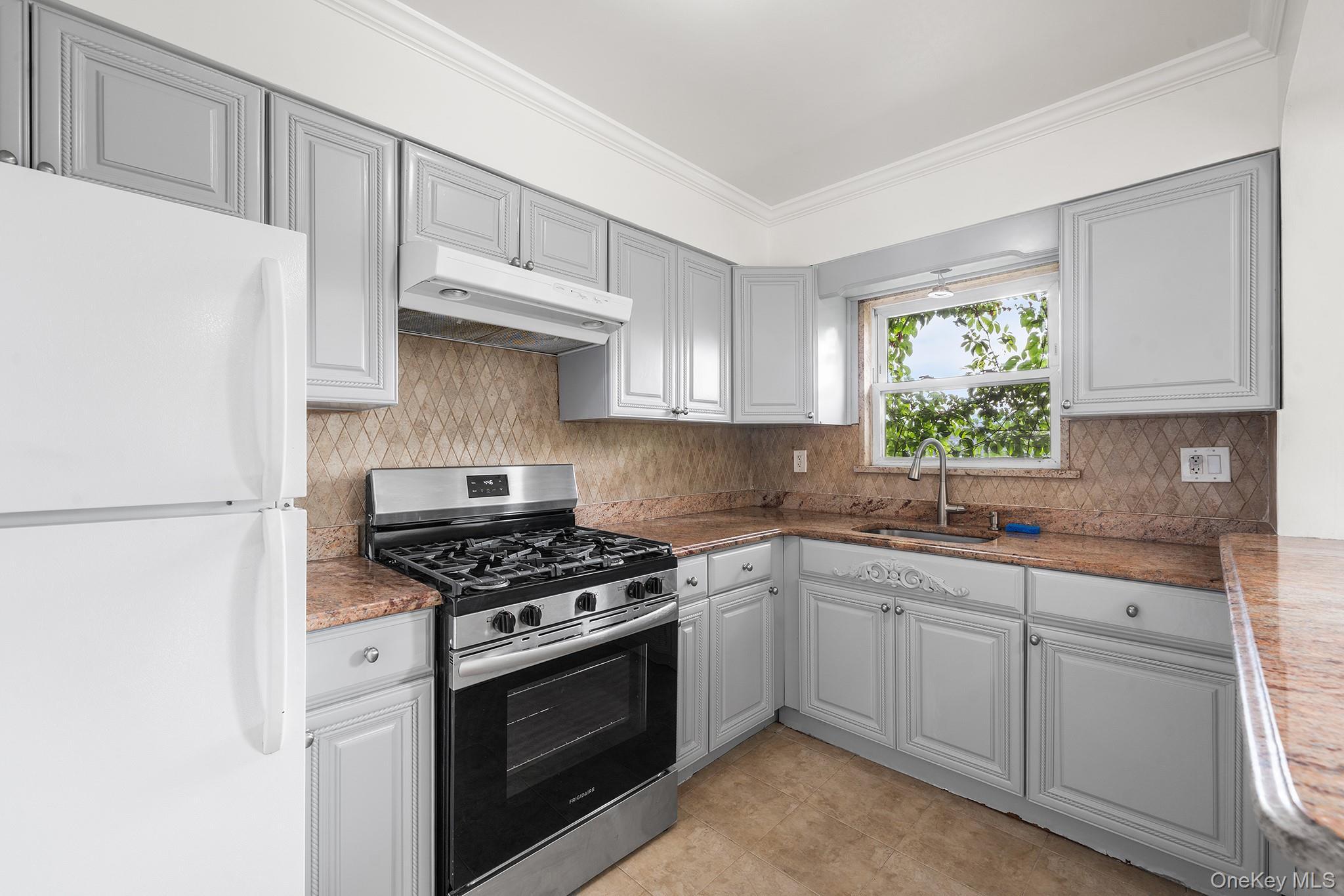 Single Family 74th Street Queens, NY 11370, MLS-1041758-17