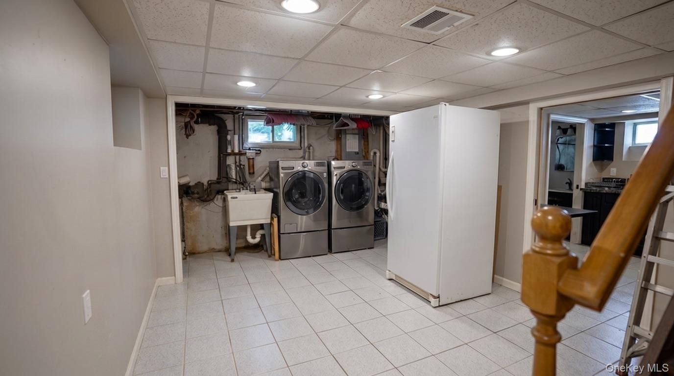 Single Family Weidner Avenue Nassau County, NY 11572, MLS-1041765-23