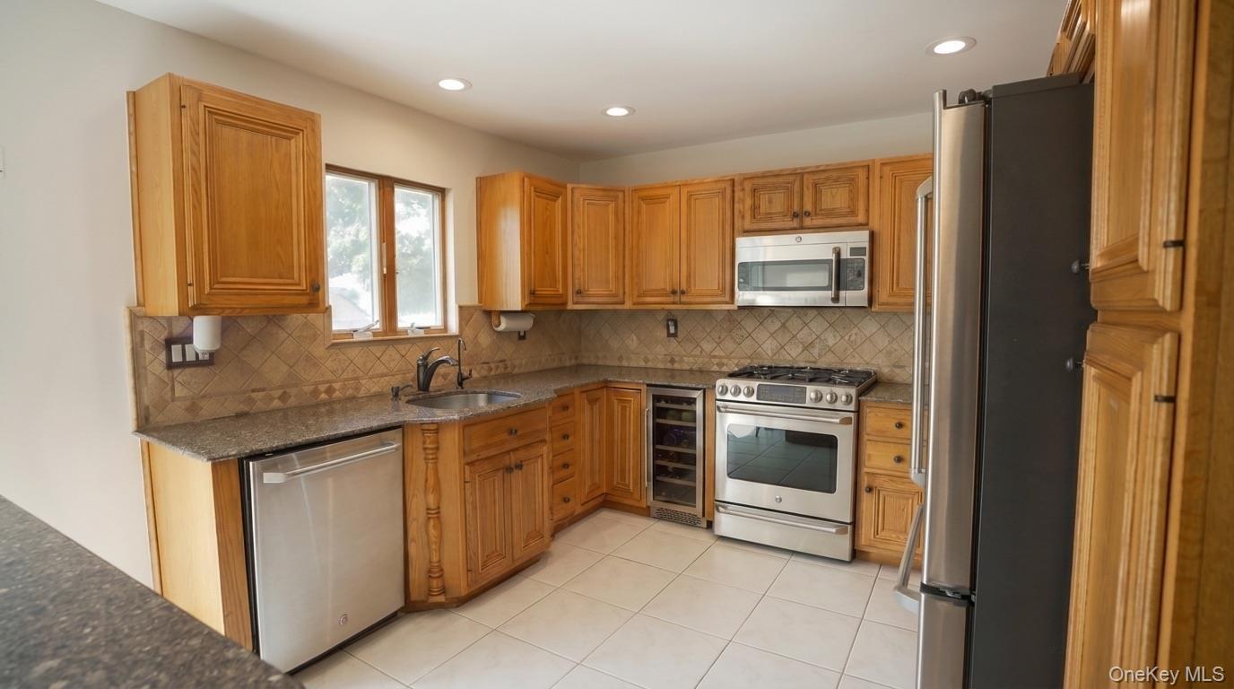 Single Family Weidner Avenue Nassau County, NY 11572, MLS-1041765-8