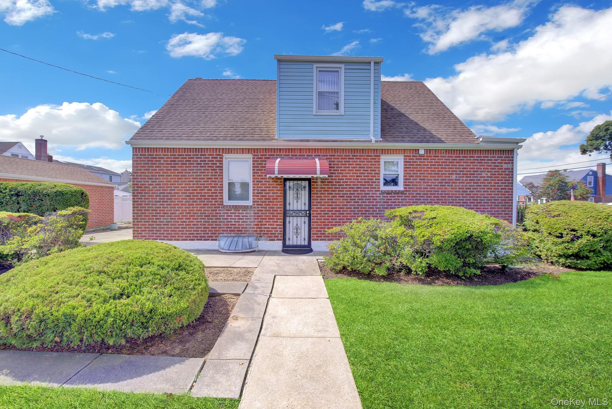 Single Family Saint Agnes Place Nassau County, NY 11010, MLS-1041791-25