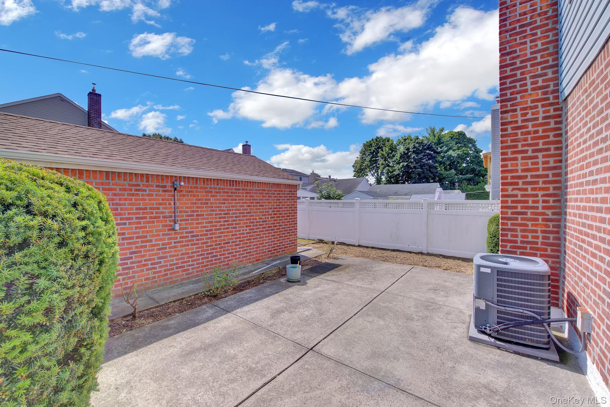 Single Family Saint Agnes Place Nassau County, NY 11010, MLS-1041791-27