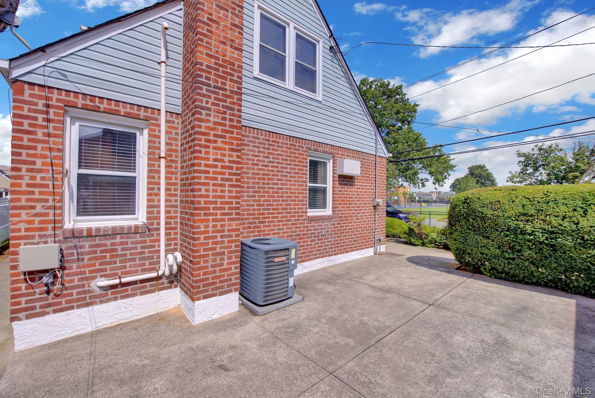 Single Family Saint Agnes Place Nassau County, NY 11010, MLS-1041791-28