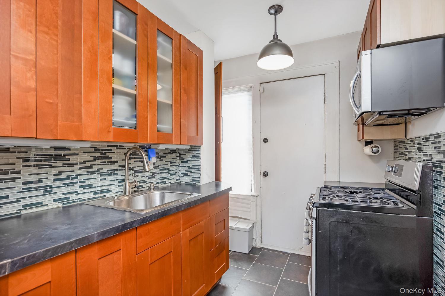 Single Family 115th Avenue Queens, NY 11412, MLS-1041835-10