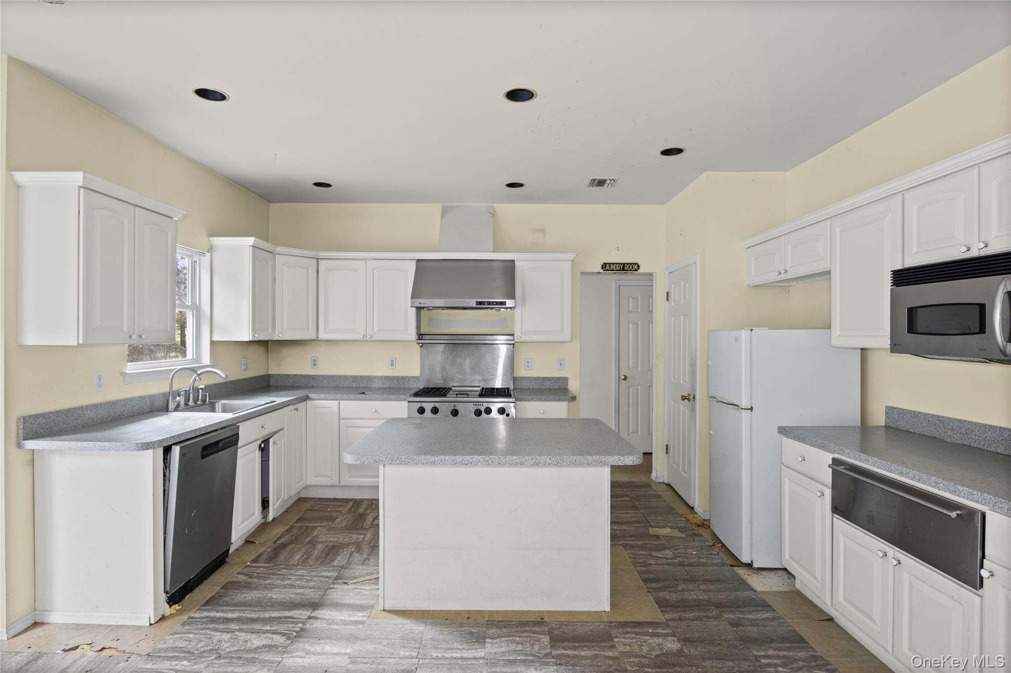 Single Family Jacobsen Court  Suffolk County, NY 11763, MLS-1041838-20