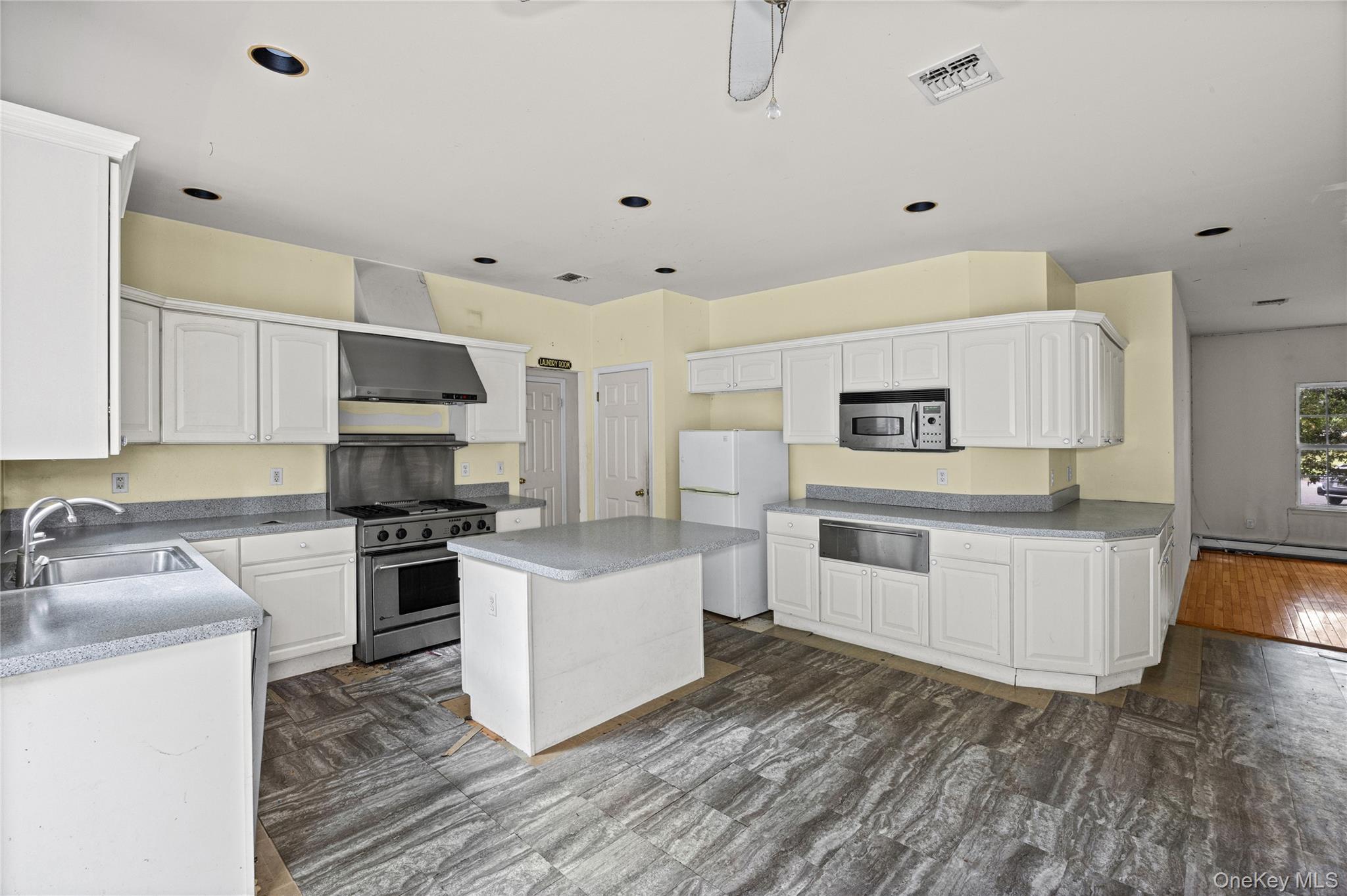 Single Family Jacobsen Court  Suffolk County, NY 11763, MLS-1041838-21