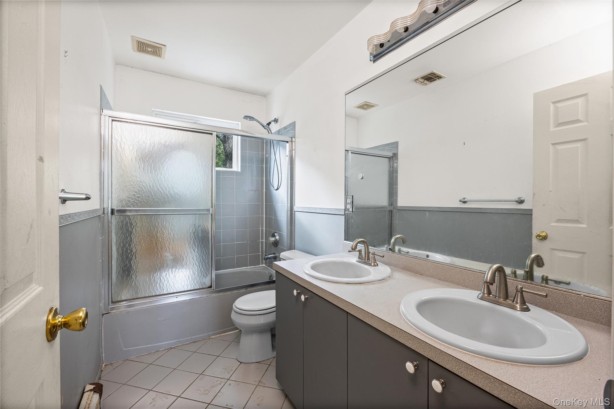Single Family Jacobsen Court  Suffolk County, NY 11763, MLS-1041838-37