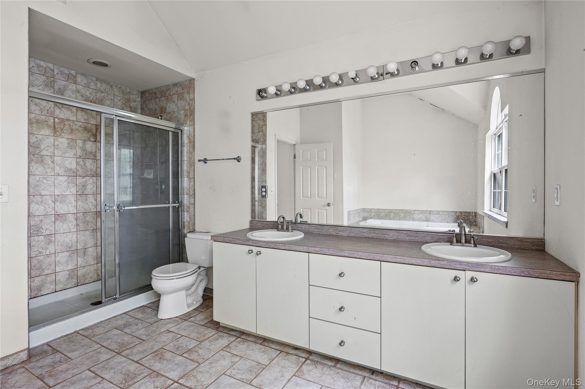 Single Family Jacobsen Court  Suffolk County, NY 11763, MLS-1041838-47