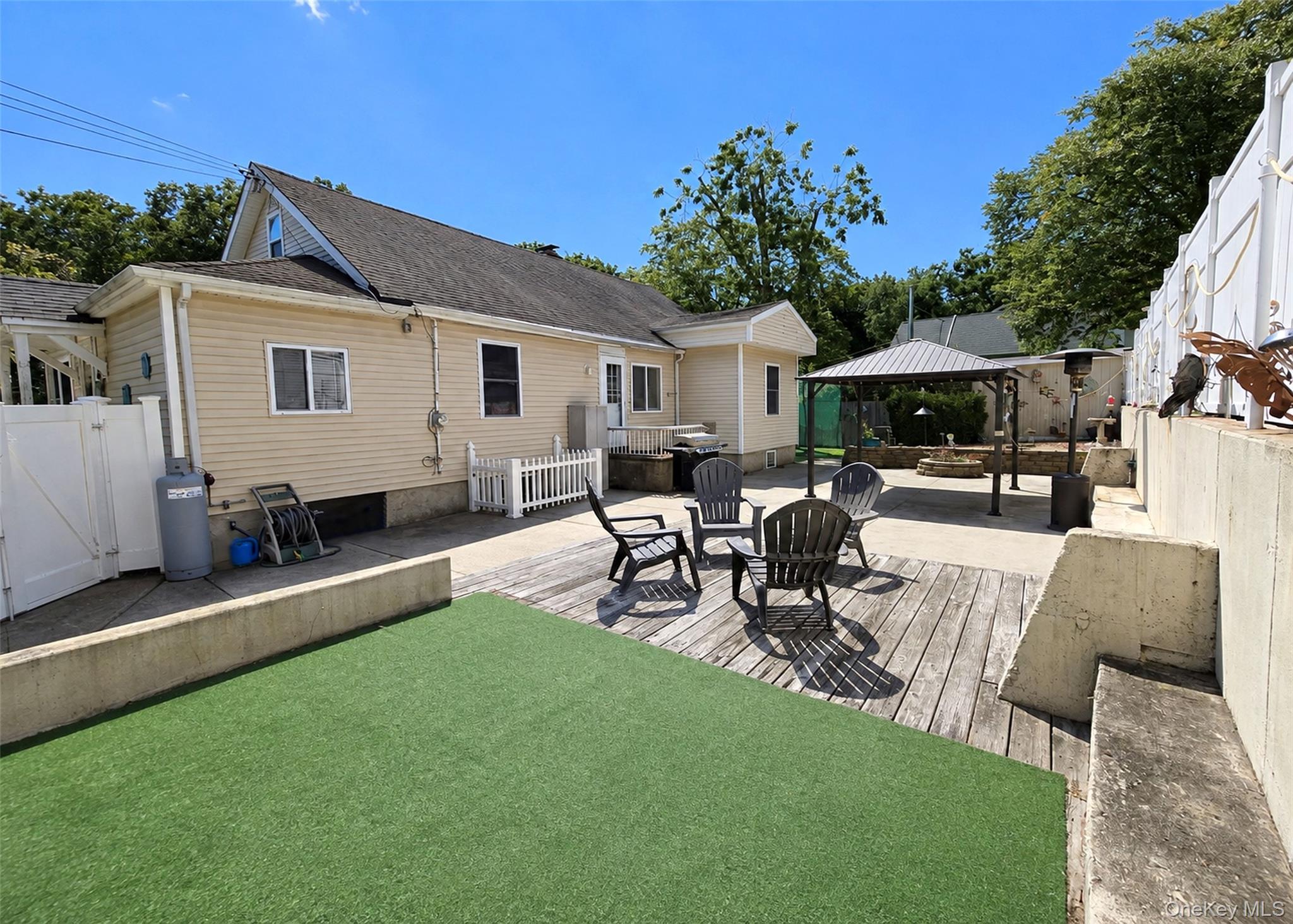 Single Family Woodycrest Drive Suffolk County, NY 11738, MLS-1041843-25