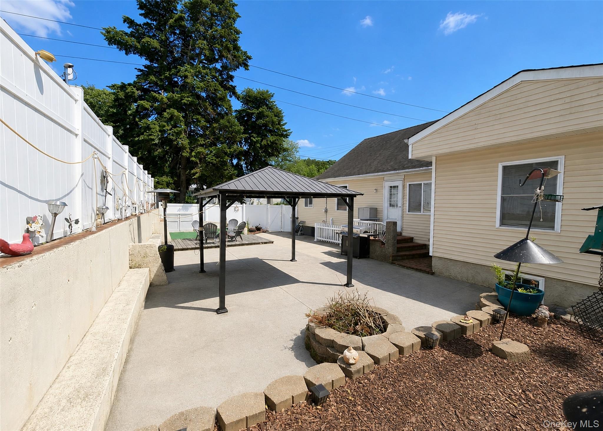 Single Family Woodycrest Drive Suffolk County, NY 11738, MLS-1041843-26