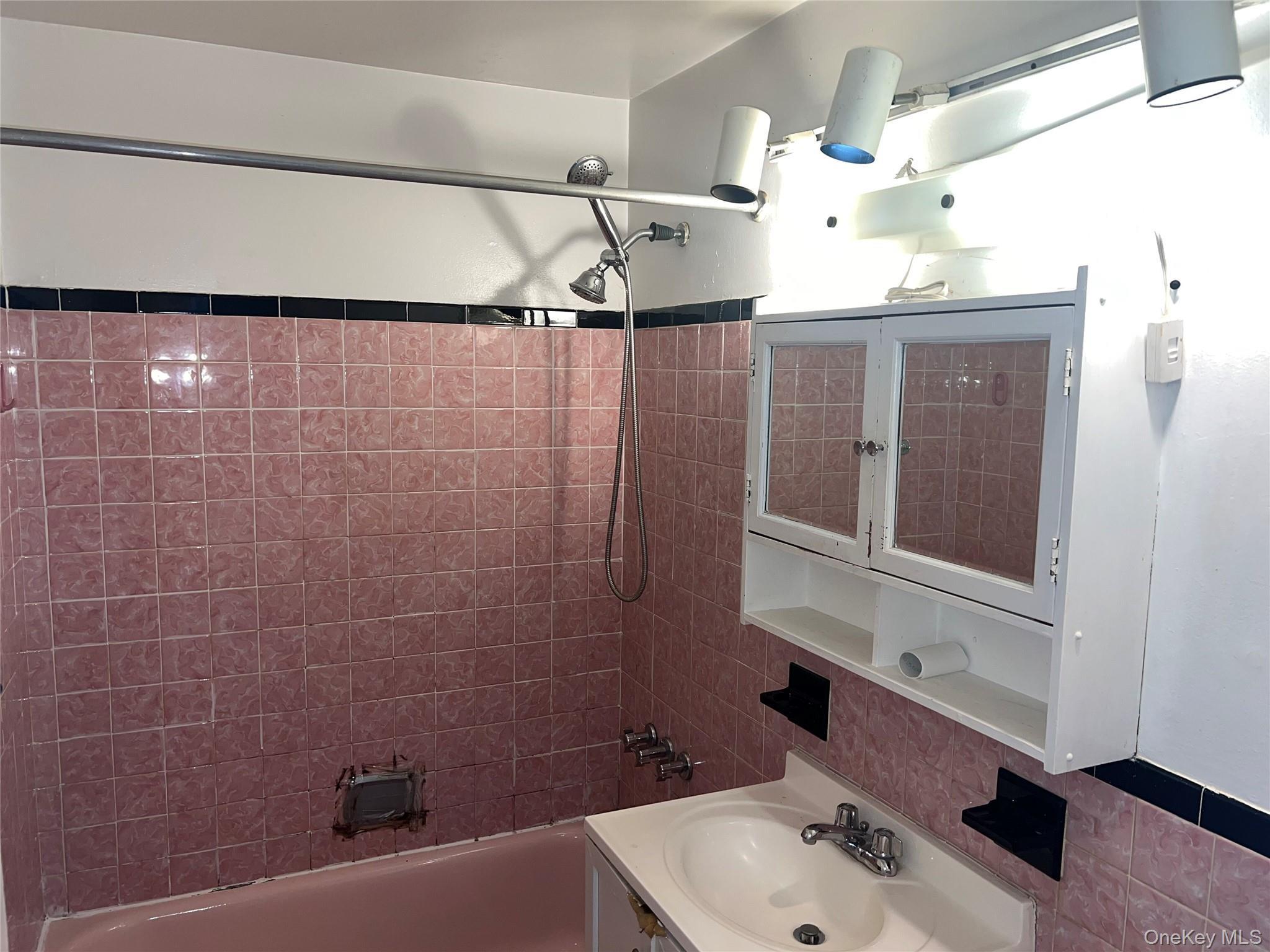 Single Family Hollers Avenue Bronx, NY 10475, MLS-1041859-23