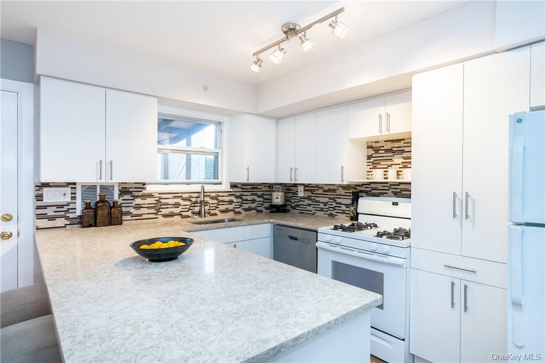 Single Family Hollers Avenue Bronx, NY 10475, MLS-1041859-6