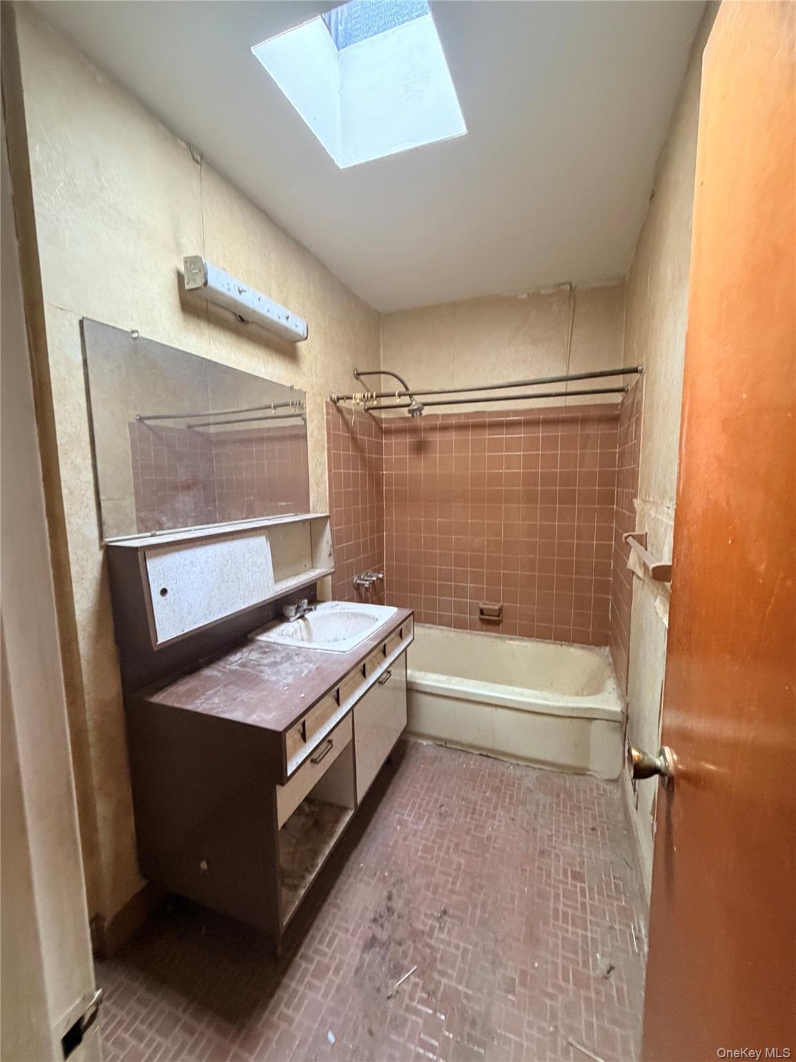 Single Family E Tremont Avenue Bronx, NY 10465, MLS-1041888-14