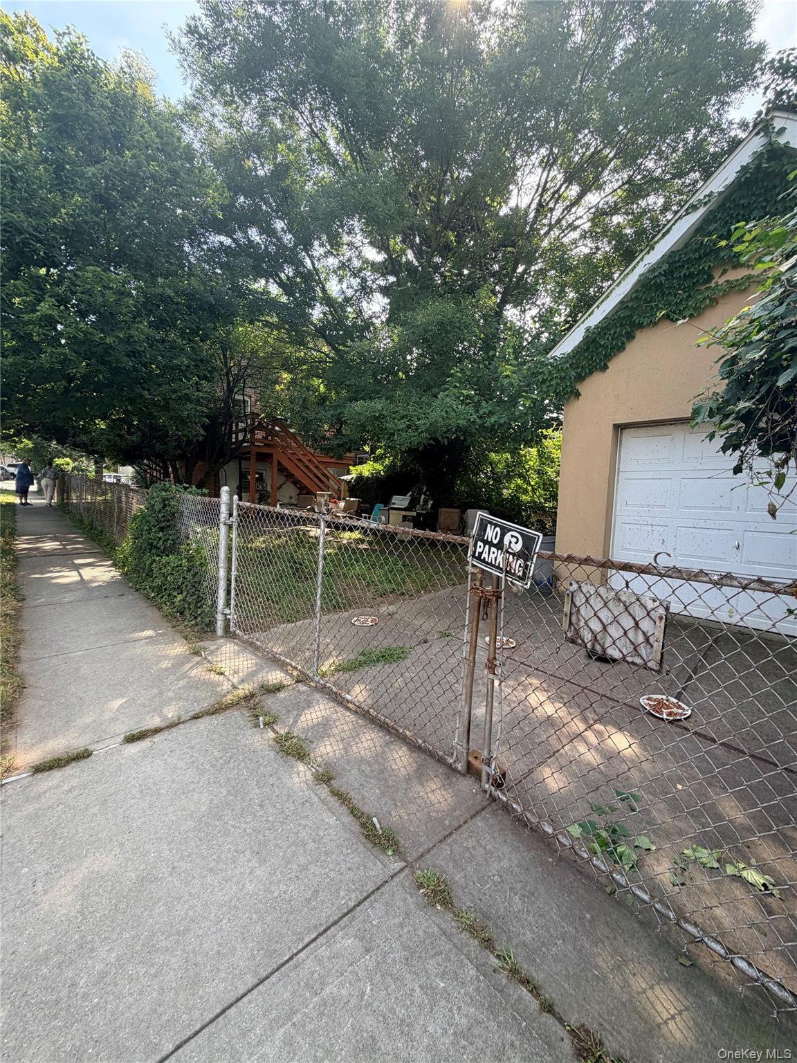 Single Family E Tremont Avenue  Bronx, NY 10465, MLS-1041888-15