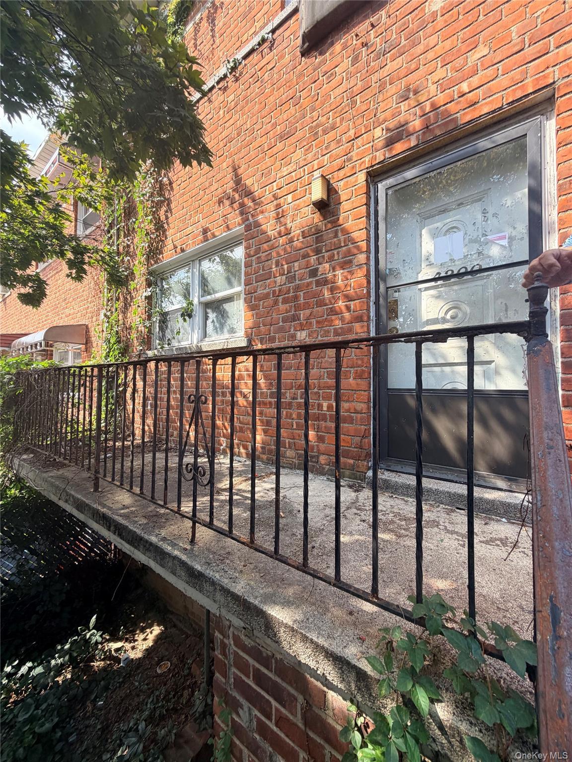 Single Family E Tremont Avenue Bronx, NY 10465, MLS-1041888-2