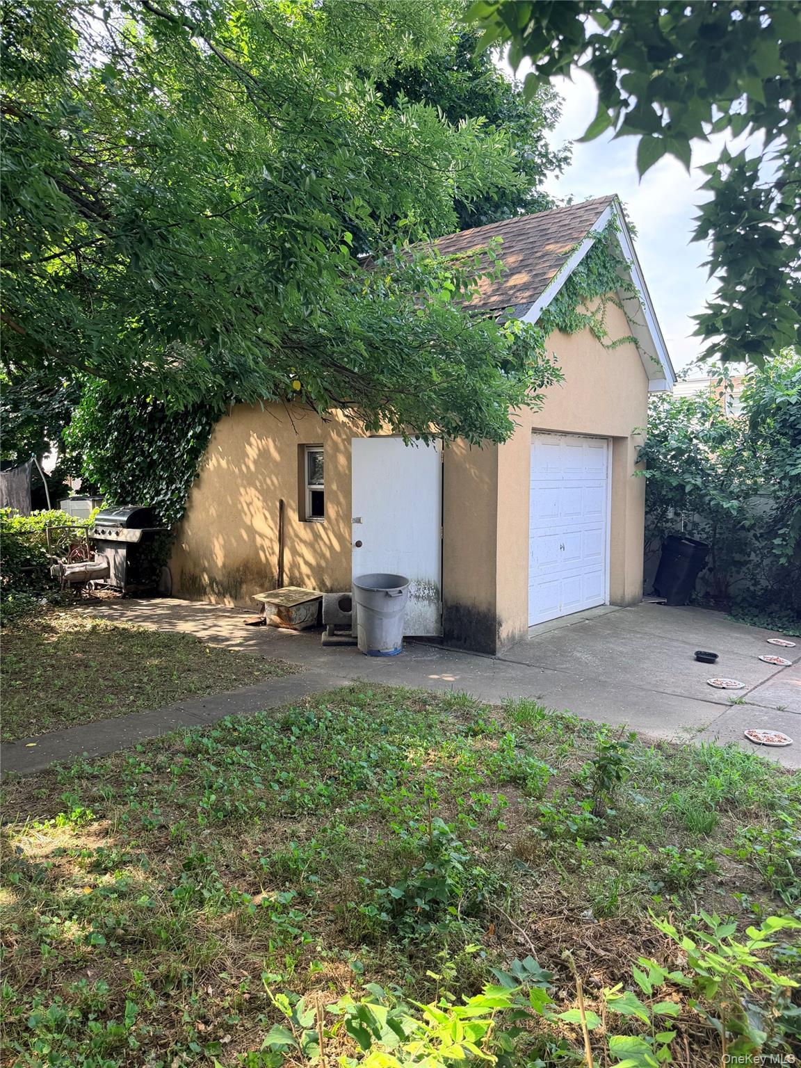 Single Family E Tremont Avenue Bronx, NY 10465, MLS-1041888-4