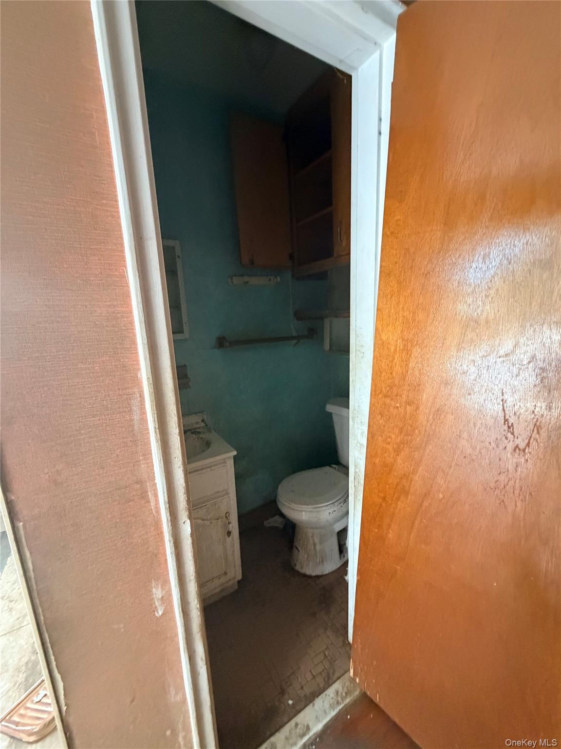 Single Family E Tremont Avenue Bronx, NY 10465, MLS-1041888-8