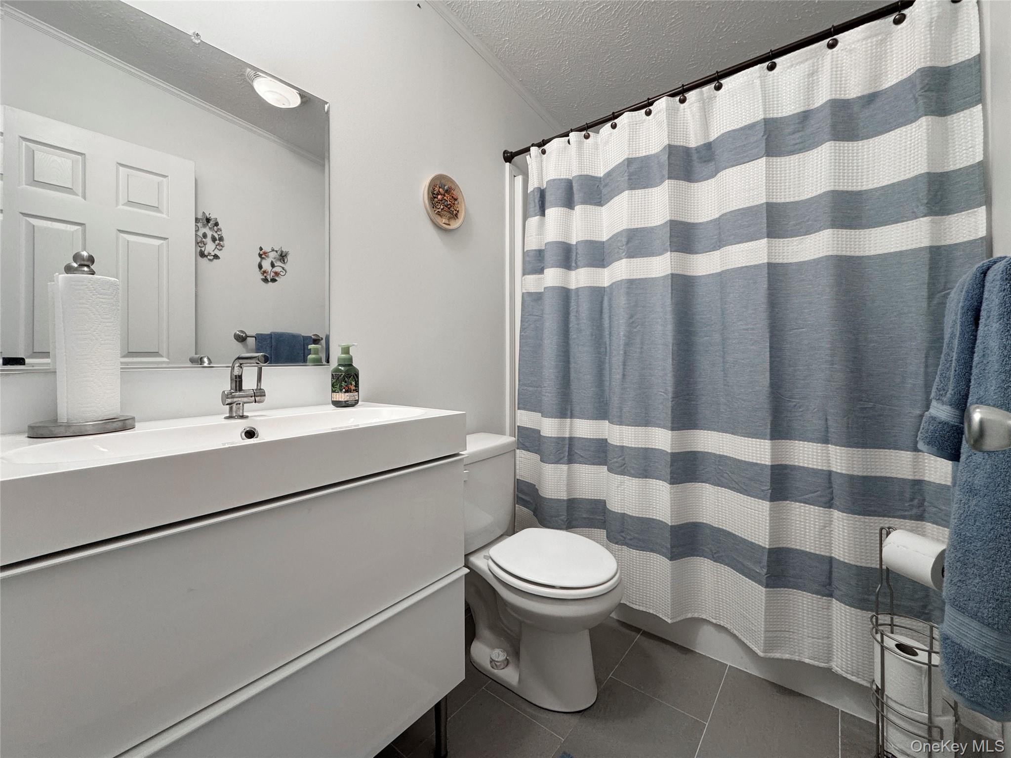 Single Family Osborn  Suffolk County, NY 11901, MLS-1041892-13