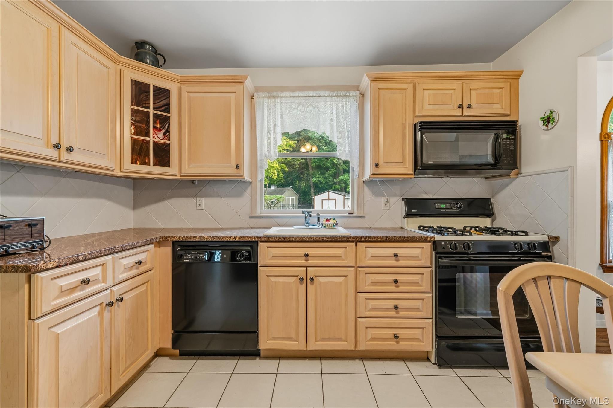 Single Family Edgewood Drive Rockland County, NY 10962, MLS-1041913-16
