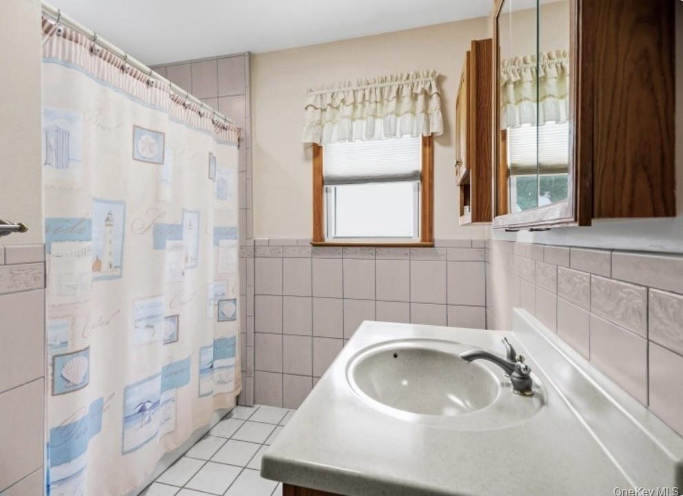 Single Family N Putnam Avenue Suffolk County, NY 11757, MLS-1041915-12