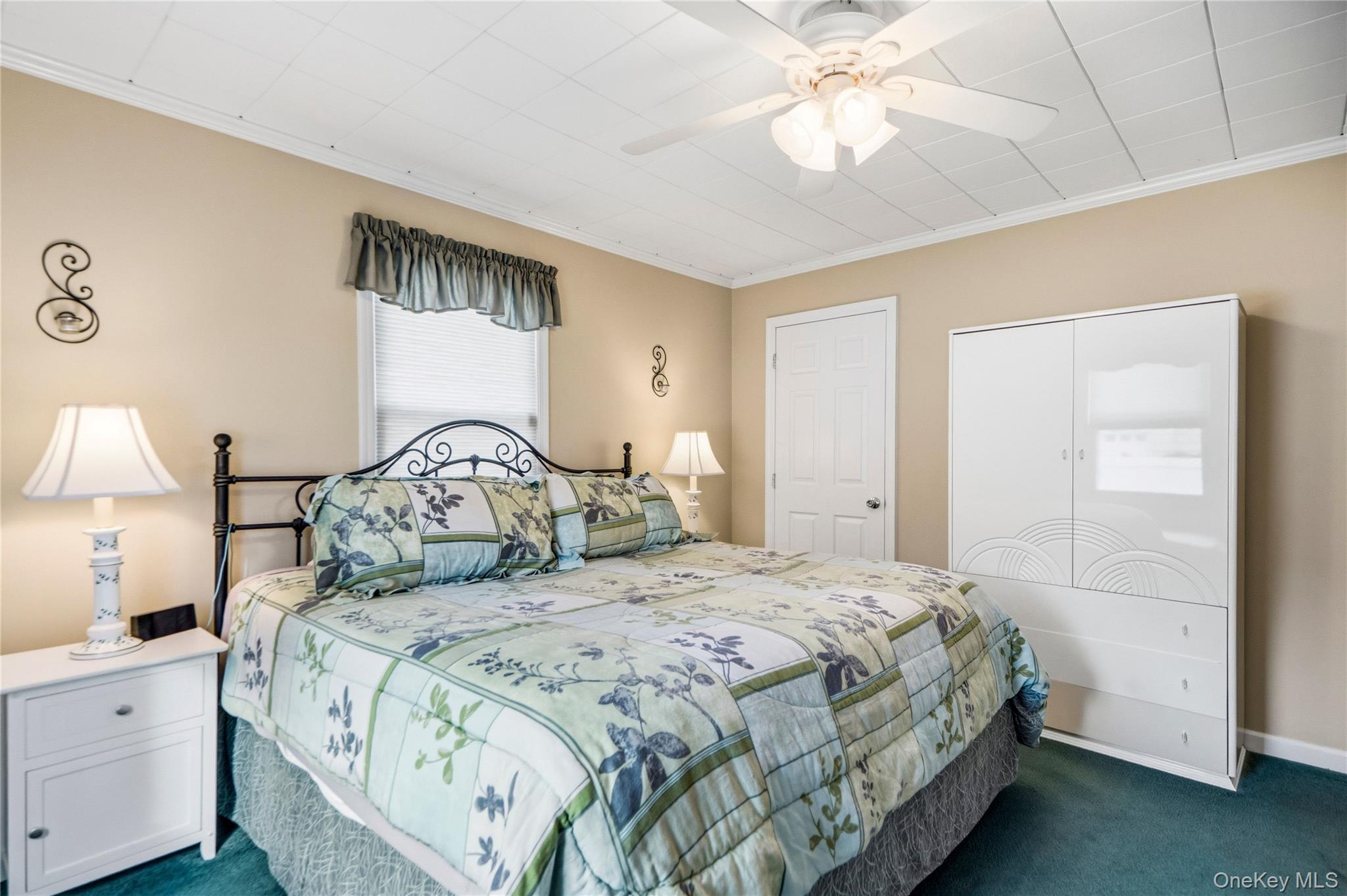 Single Family N Putnam Avenue Suffolk County, NY 11757, MLS-1041915-13