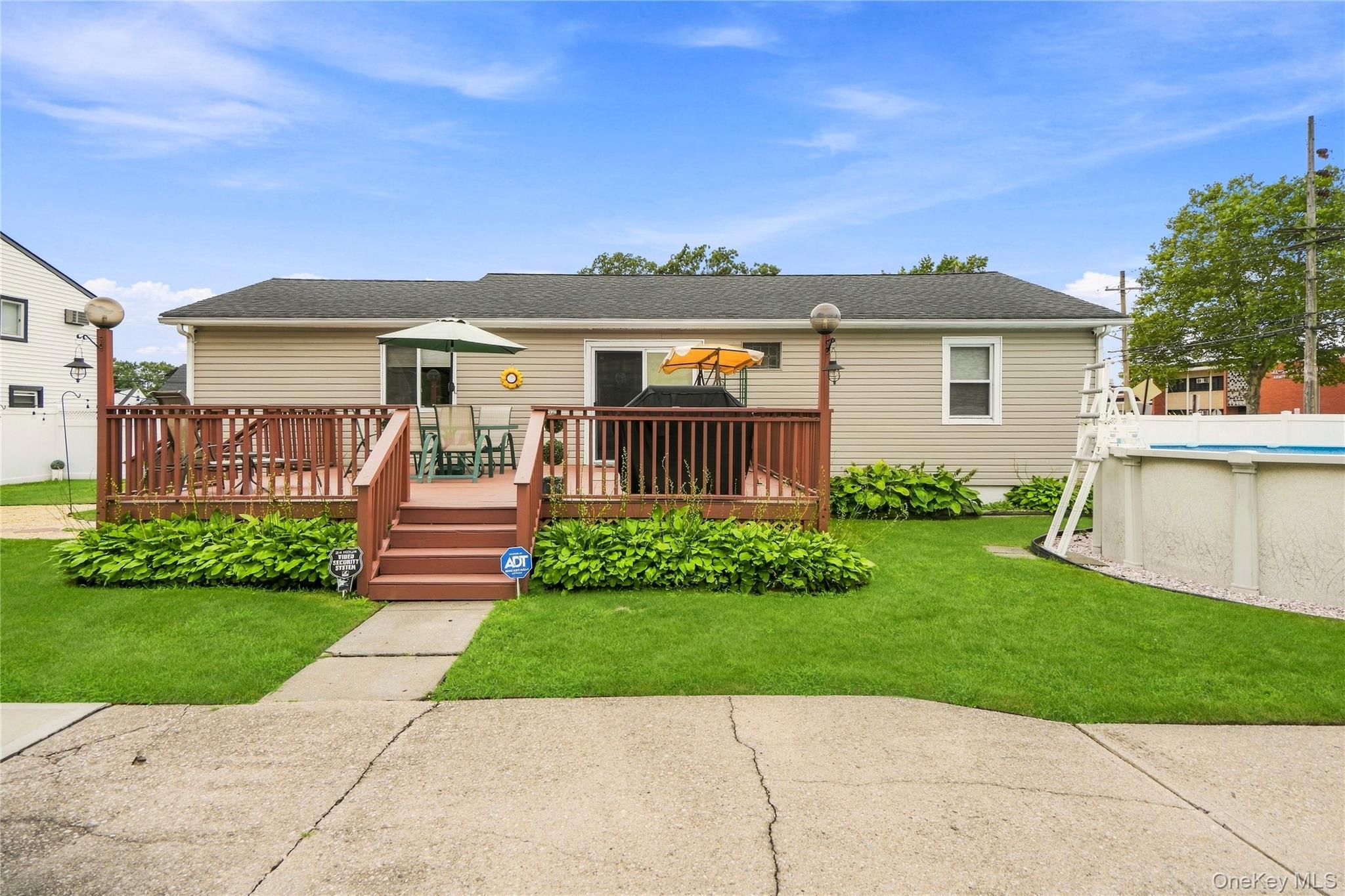 Single Family N Putnam Avenue Suffolk County, NY 11757, MLS-1041915-16