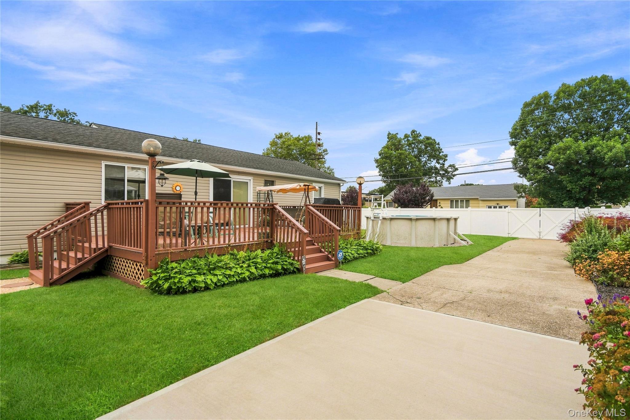 Single Family N Putnam Avenue Suffolk County, NY 11757, MLS-1041915-17