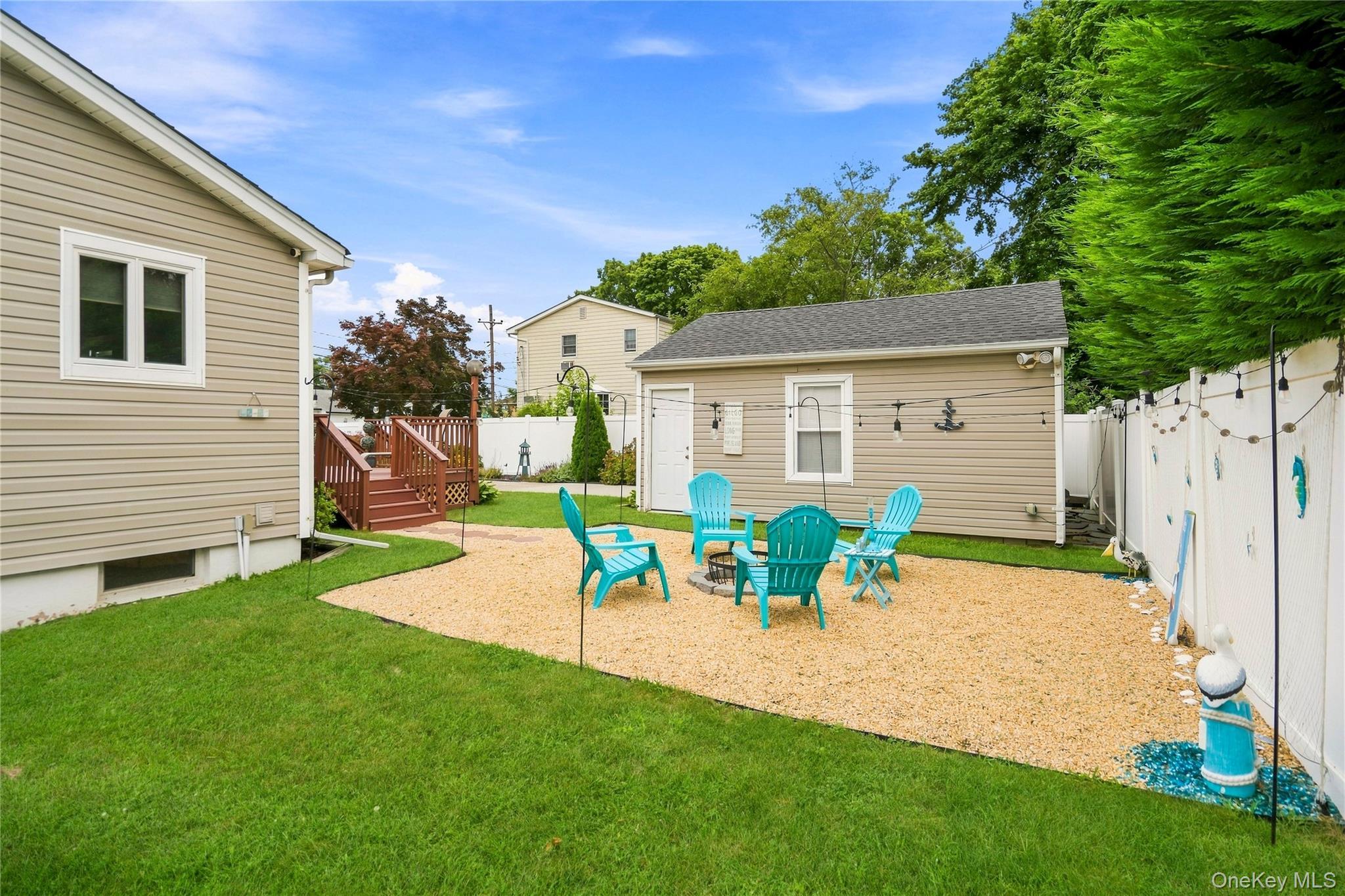 Single Family N Putnam Avenue Suffolk County, NY 11757, MLS-1041915-18