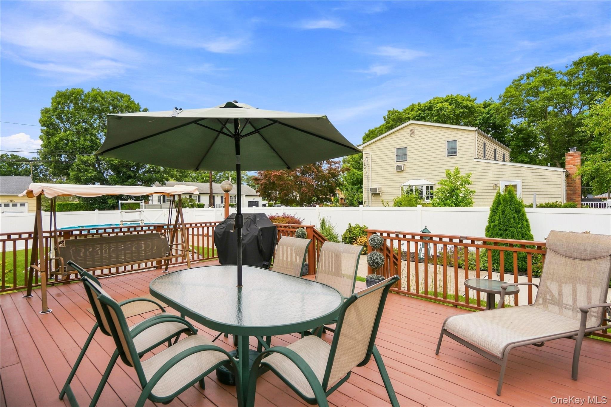 Single Family N Putnam Avenue Suffolk County, NY 11757, MLS-1041915-20