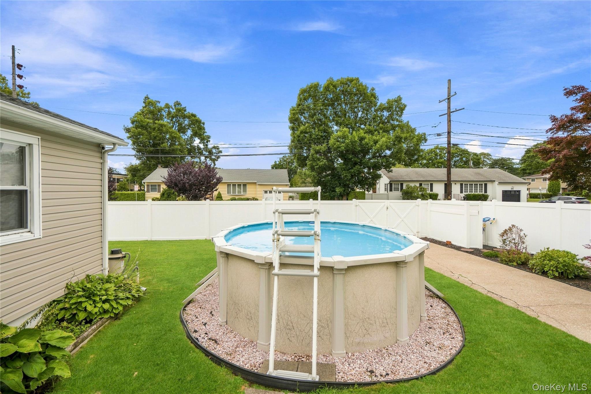 Single Family N Putnam Avenue  Suffolk County, NY 11757, MLS-1041915-22