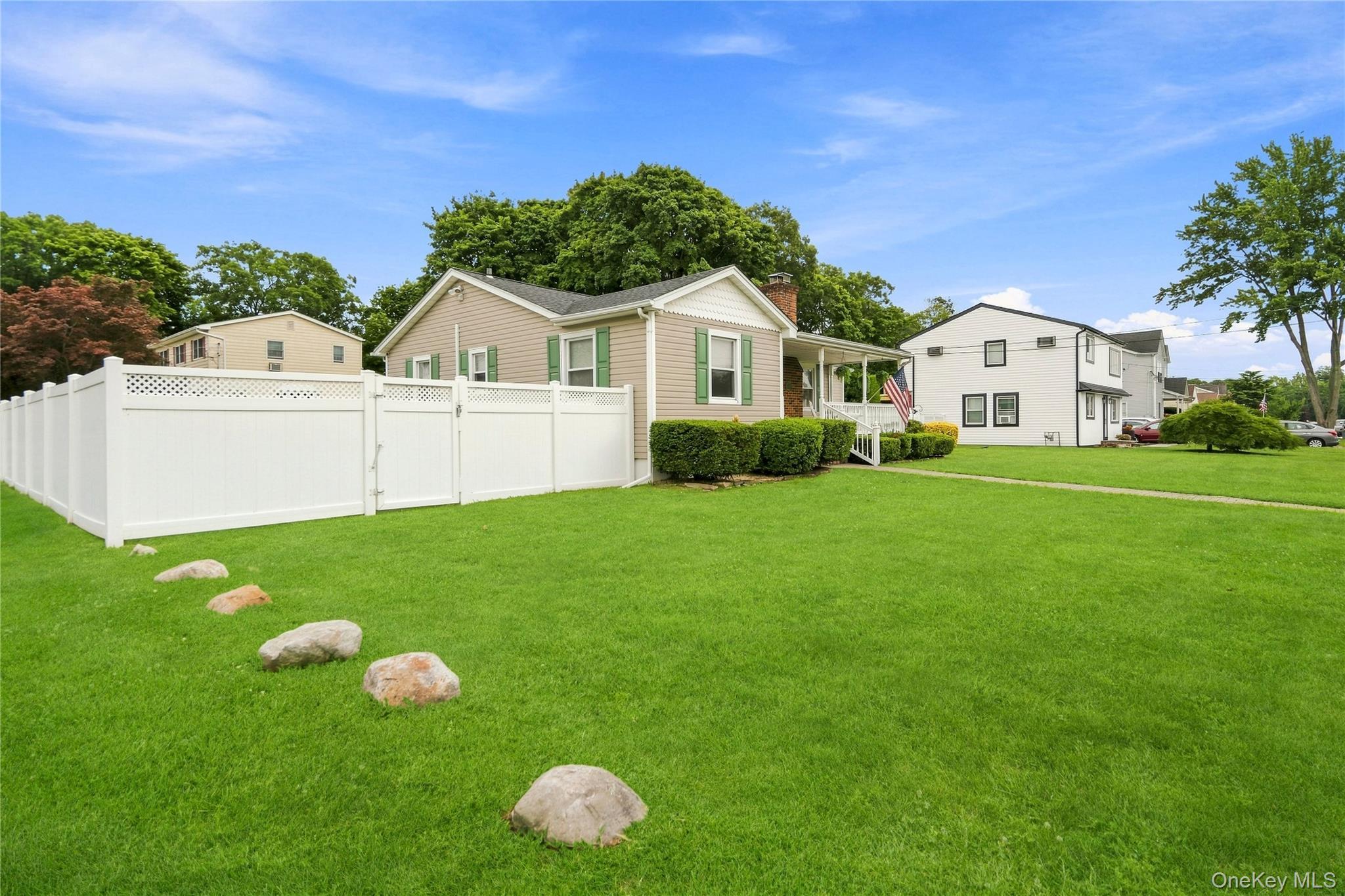 Single Family N Putnam Avenue Suffolk County, NY 11757, MLS-1041915-3