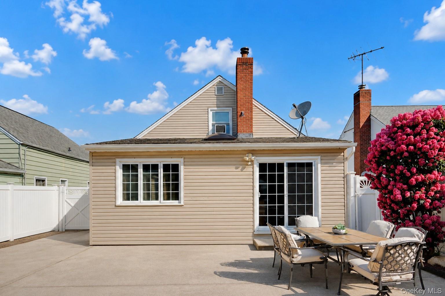 Single Family Shine Place Nassau County, NY 11581, MLS-1041942-15
