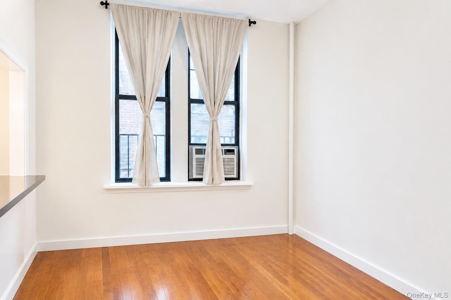 Apartment Broadway Manhattan, NY 10033, MLS-1041955-2