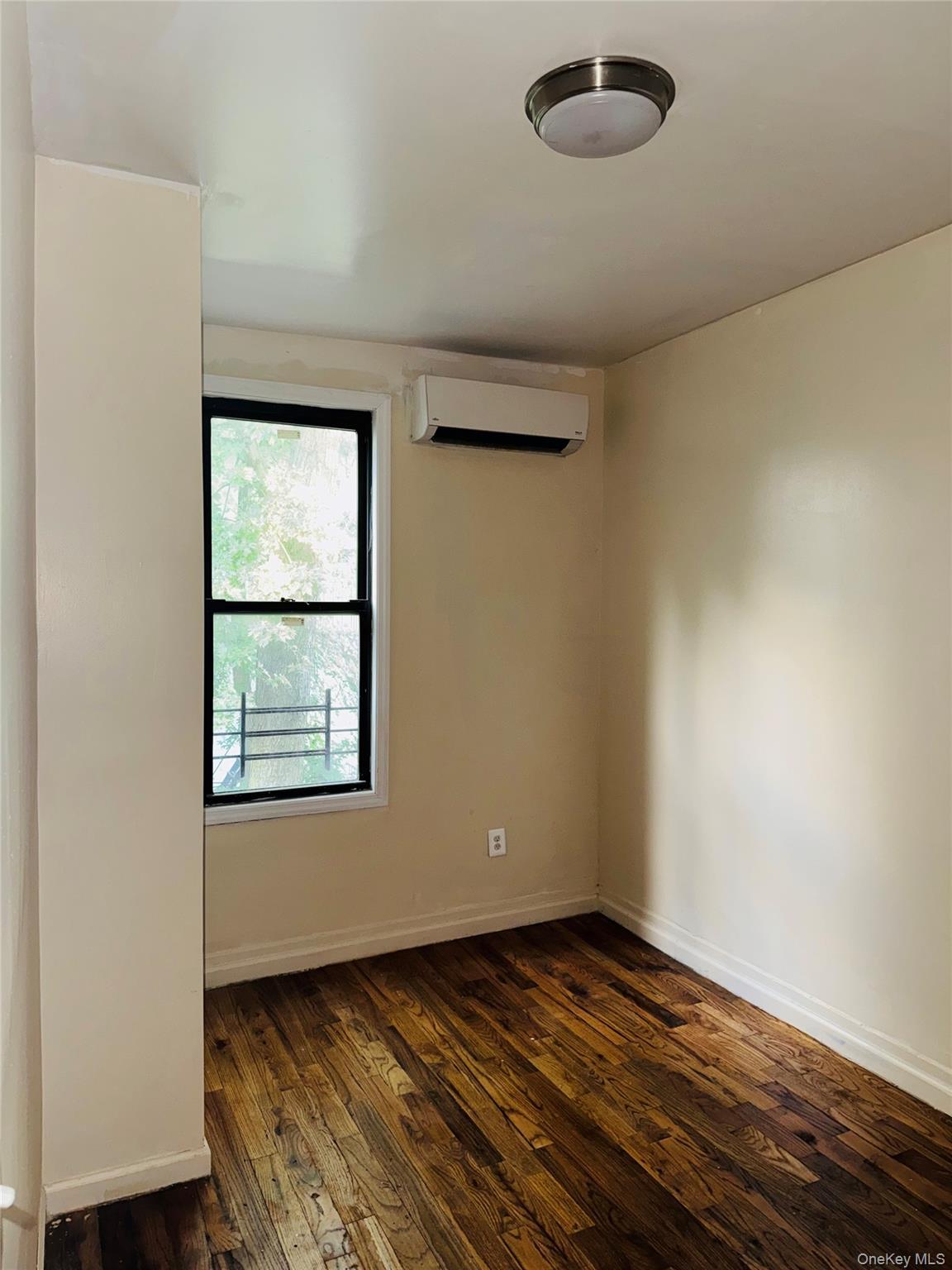 Single Family E 194th Street Bronx, NY 10458, MLS-1041972-10