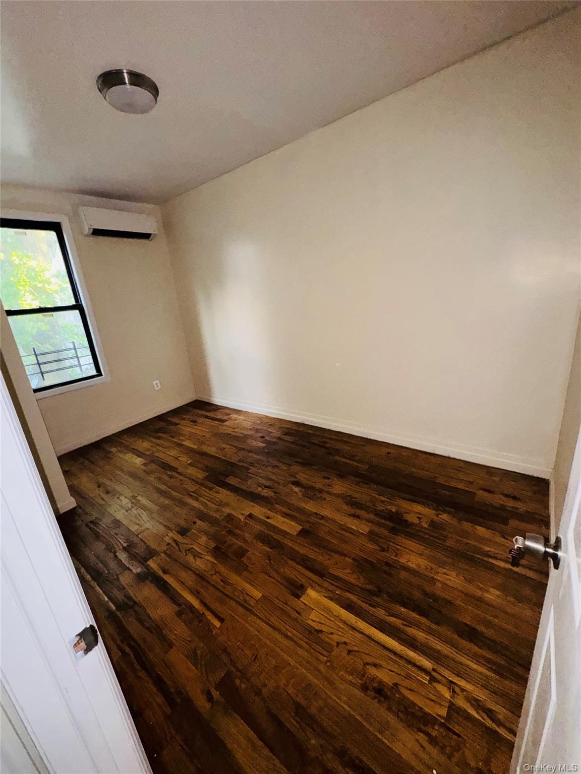 Single Family E 194th Street Bronx, NY 10458, MLS-1041972-11