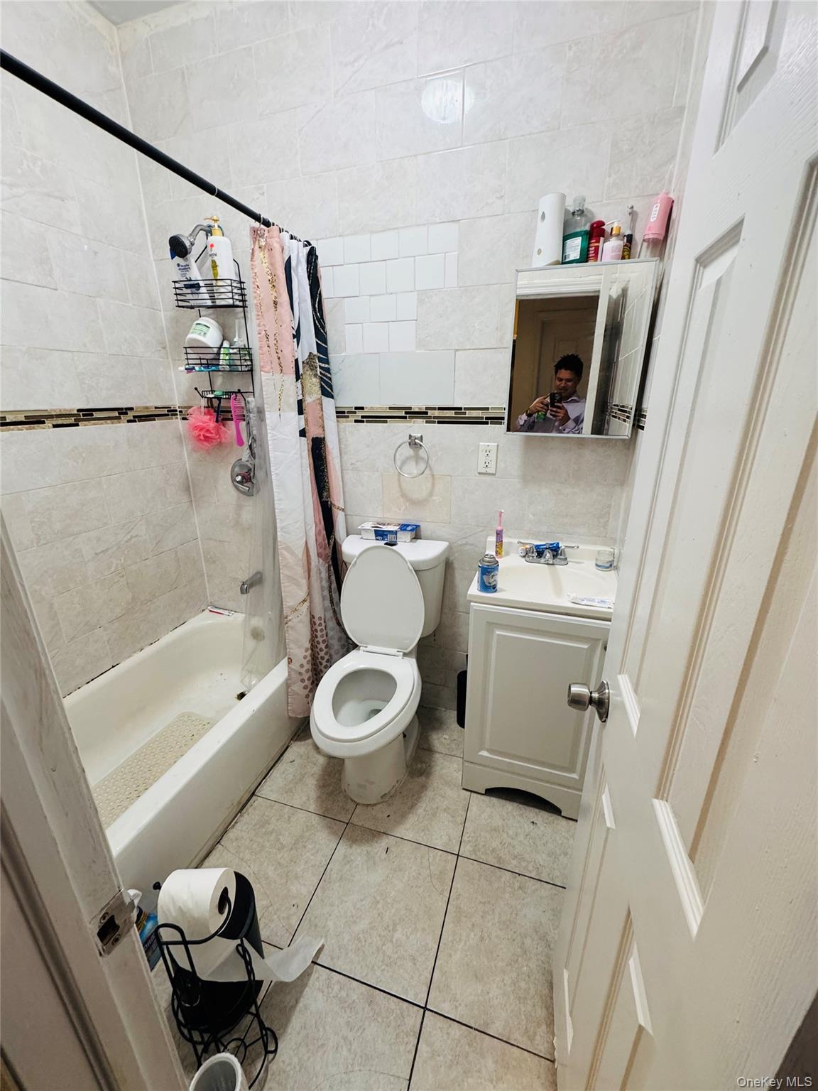 Single Family E 194th Street Bronx, NY 10458, MLS-1041972-19