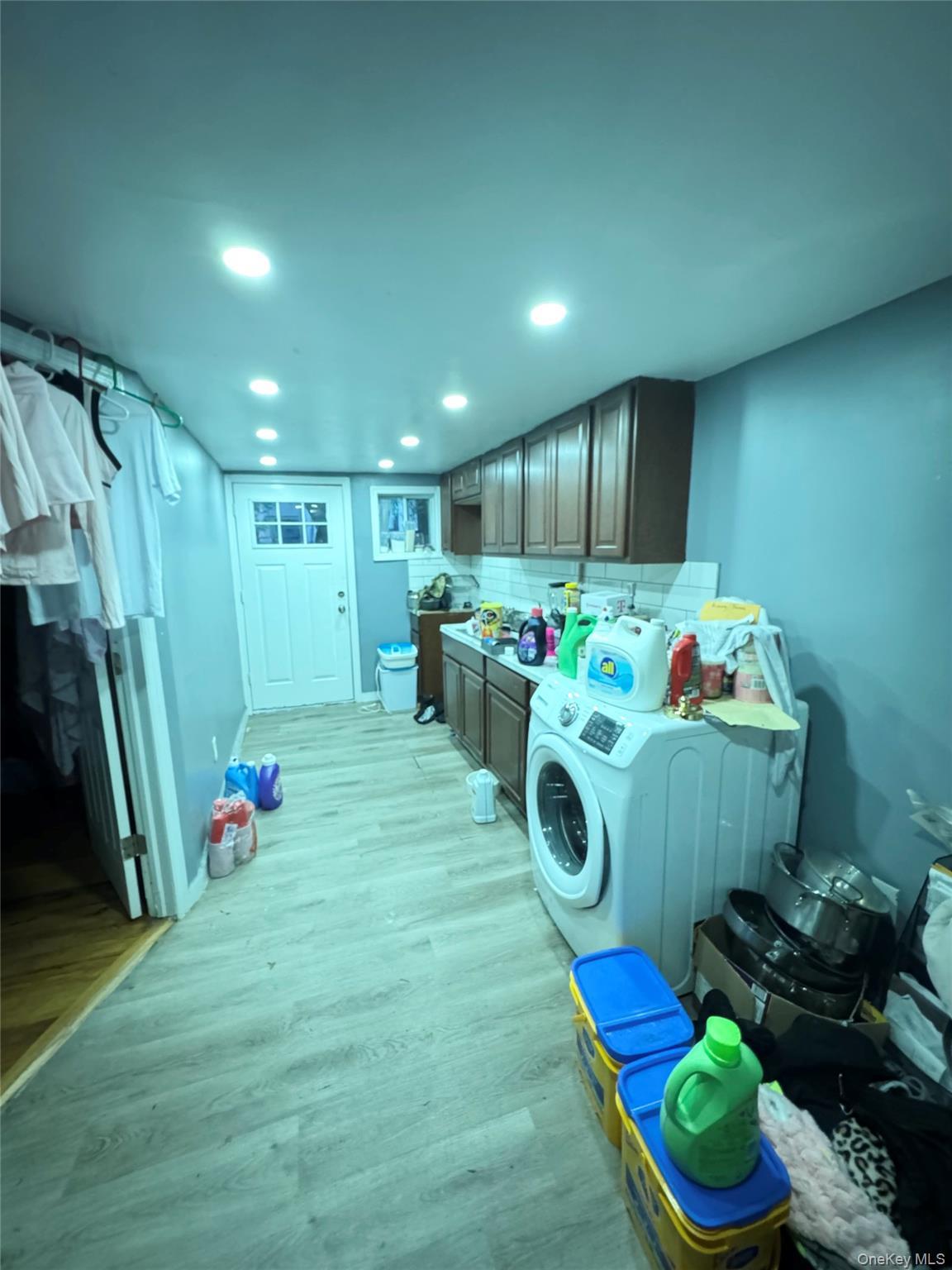 Single Family E 194th Street Bronx, NY 10458, MLS-1041972-21