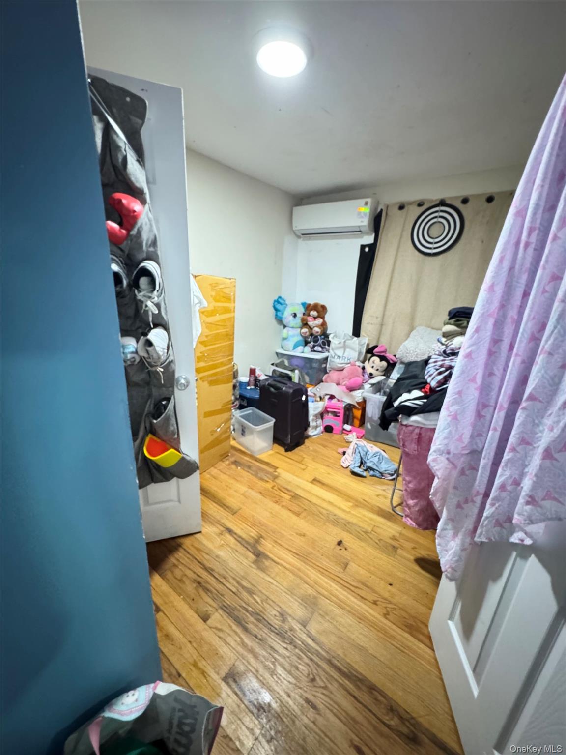 Single Family E 194th Street Bronx, NY 10458, MLS-1041972-23