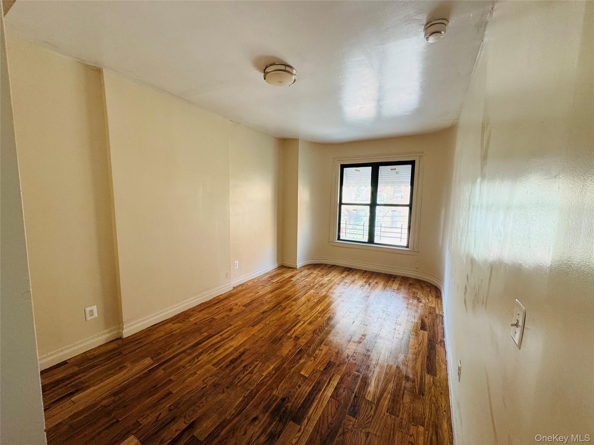 Single Family E 194th Street Bronx, NY 10458, MLS-1041972-5