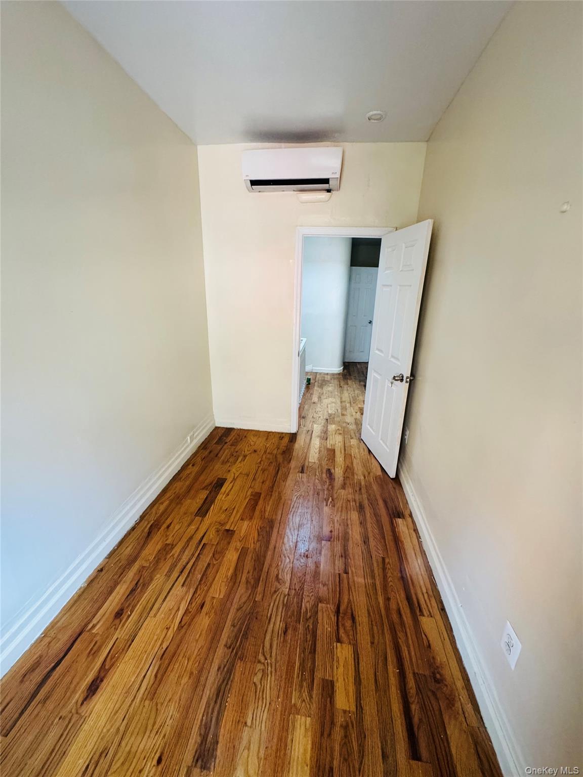 Single Family E 194th Street Bronx, NY 10458, MLS-1041972-7