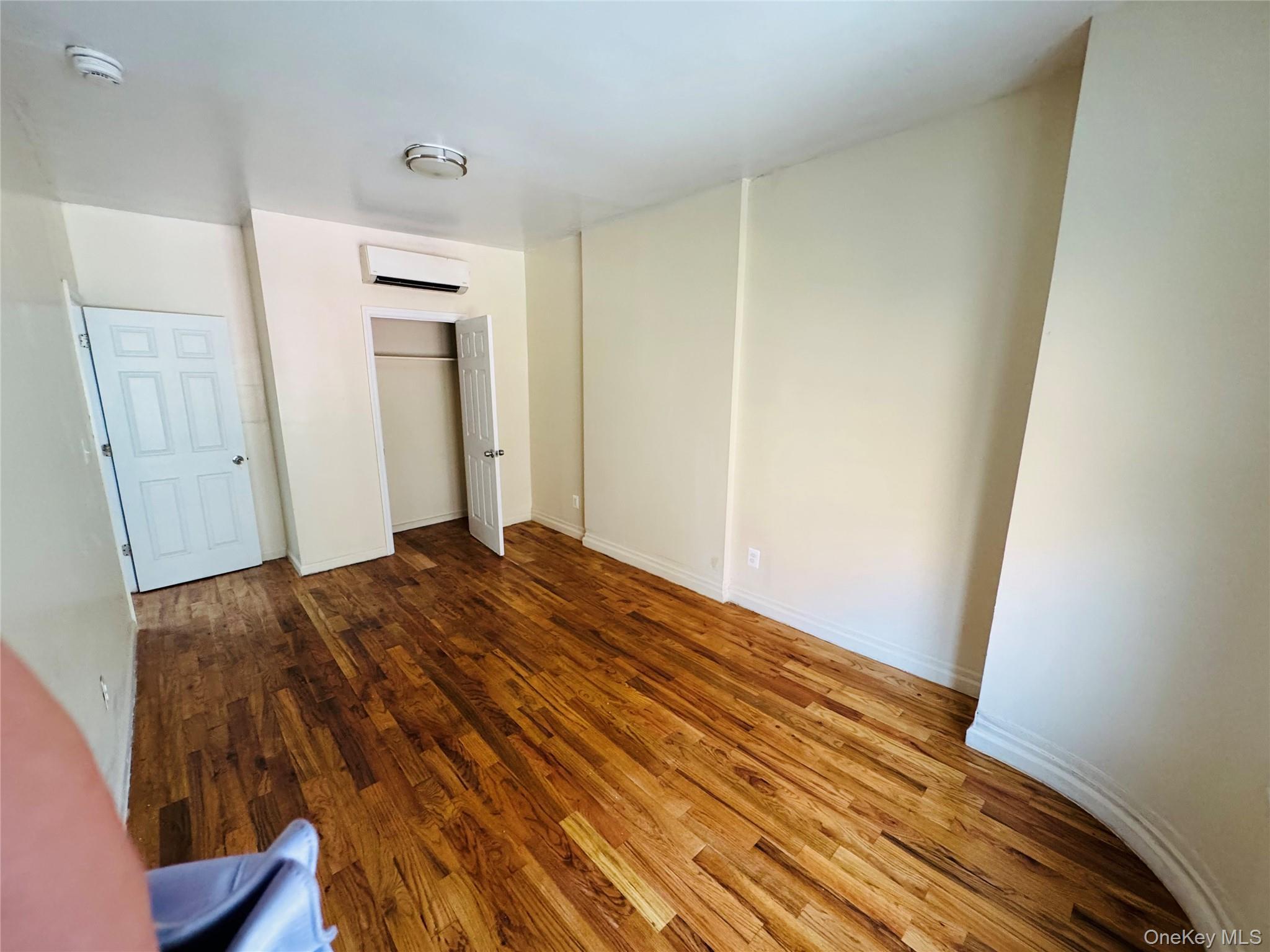 Single Family E 194th Street Bronx, NY 10458, MLS-1041972-8