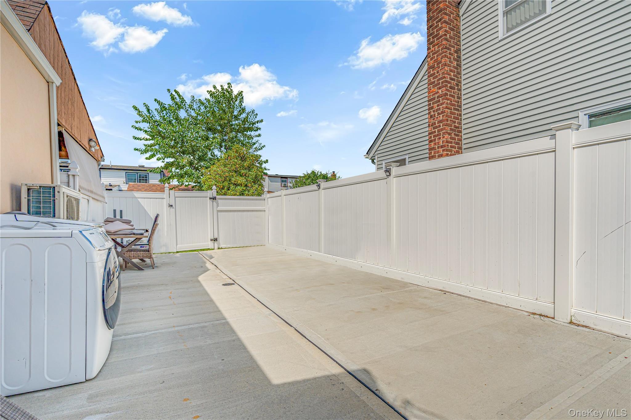 Single Family N Wisconsin Avenue Nassau County, NY 11758, MLS-1041975-17