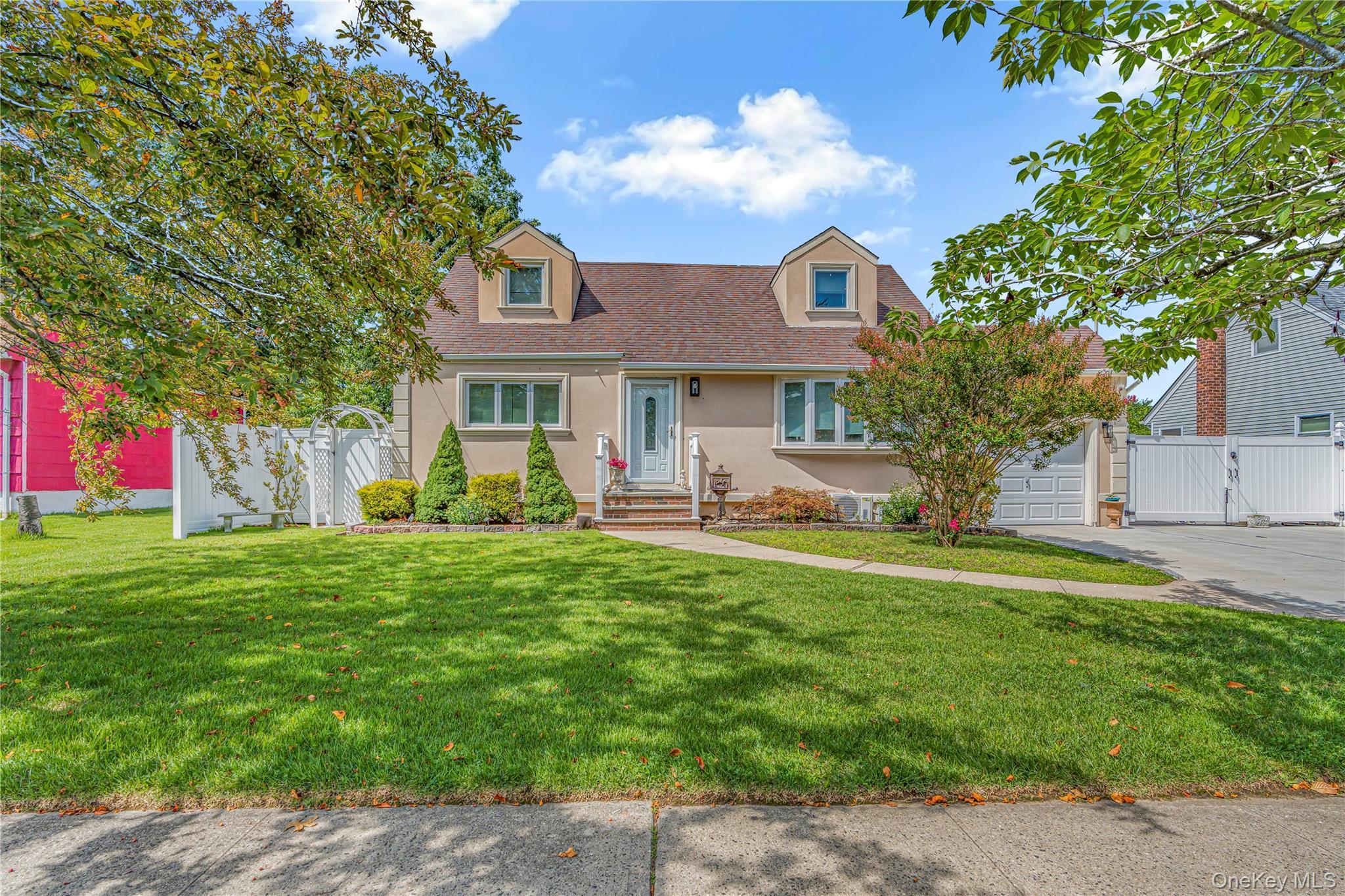 Single Family N Wisconsin Avenue Nassau County, NY 11758, MLS-1041975-2