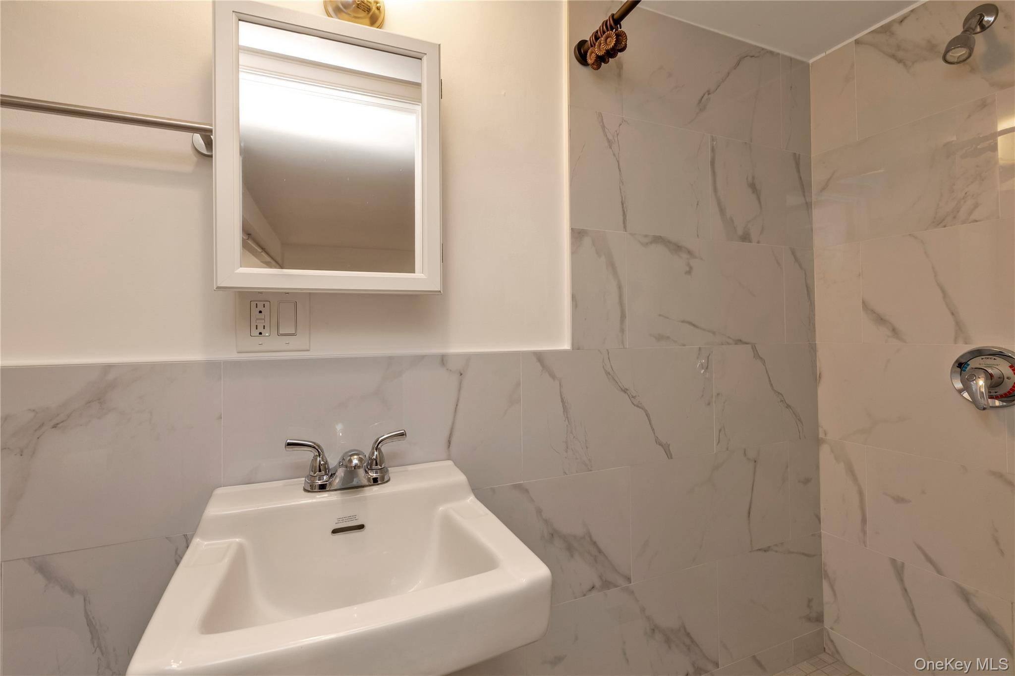 Single Family 37th Street Queens, NY 11103, MLS-1041989-16