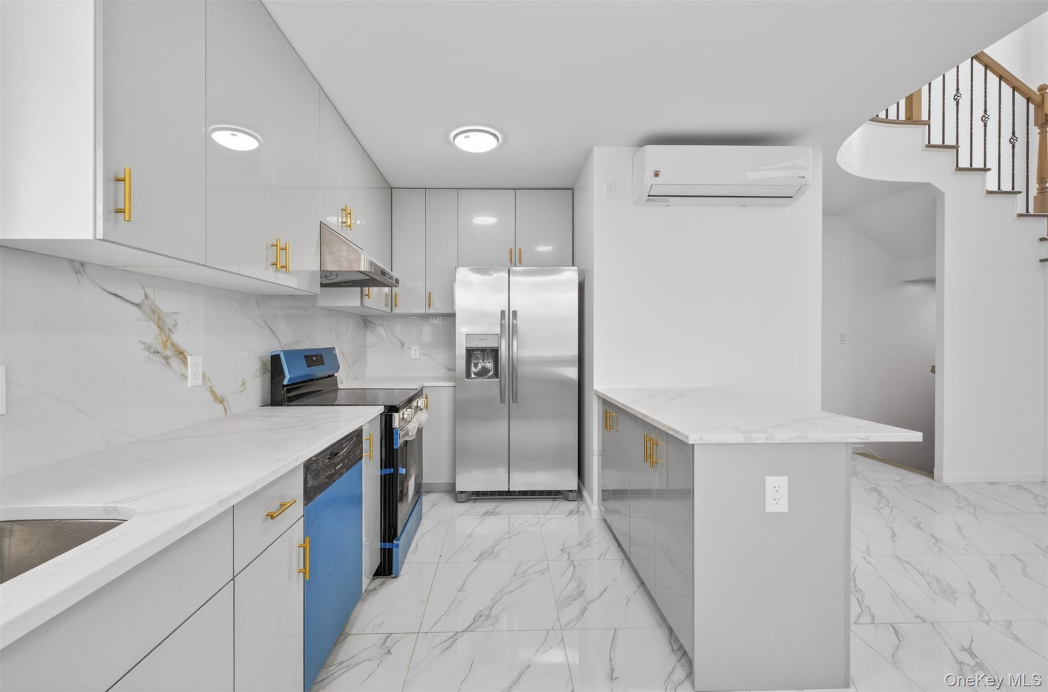 Single Family 168th Street  Queens, NY 11366, MLS-1041993-11