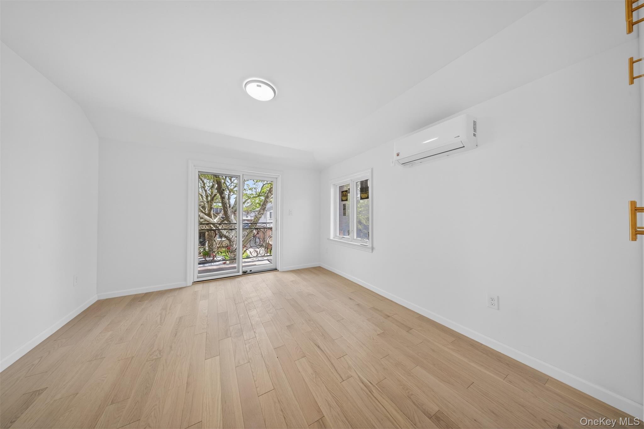 Single Family 168th Street  Queens, NY 11366, MLS-1041993-21